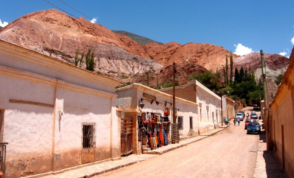 Pueblos y cerros de la Quebrada de Humahuaca