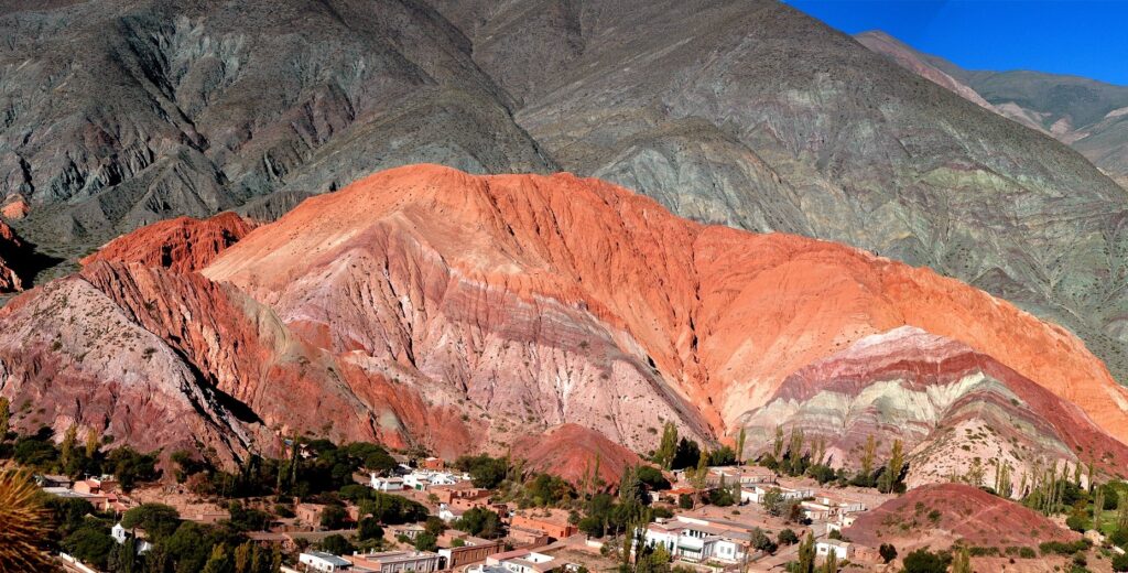 Quebrada de Humahuaca con Hornocal desde Purmamarca