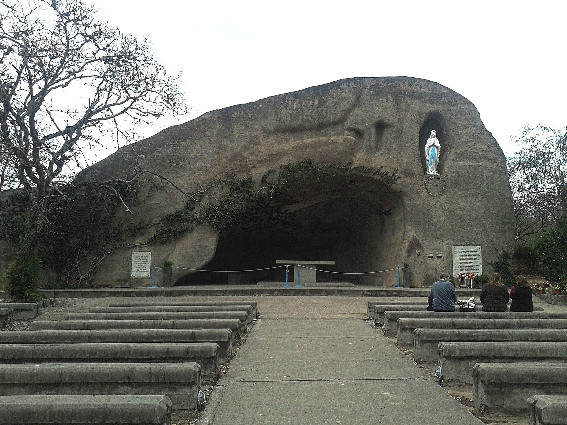 Gruta de la Virgen de Lourdes en San Pedro de Colalao