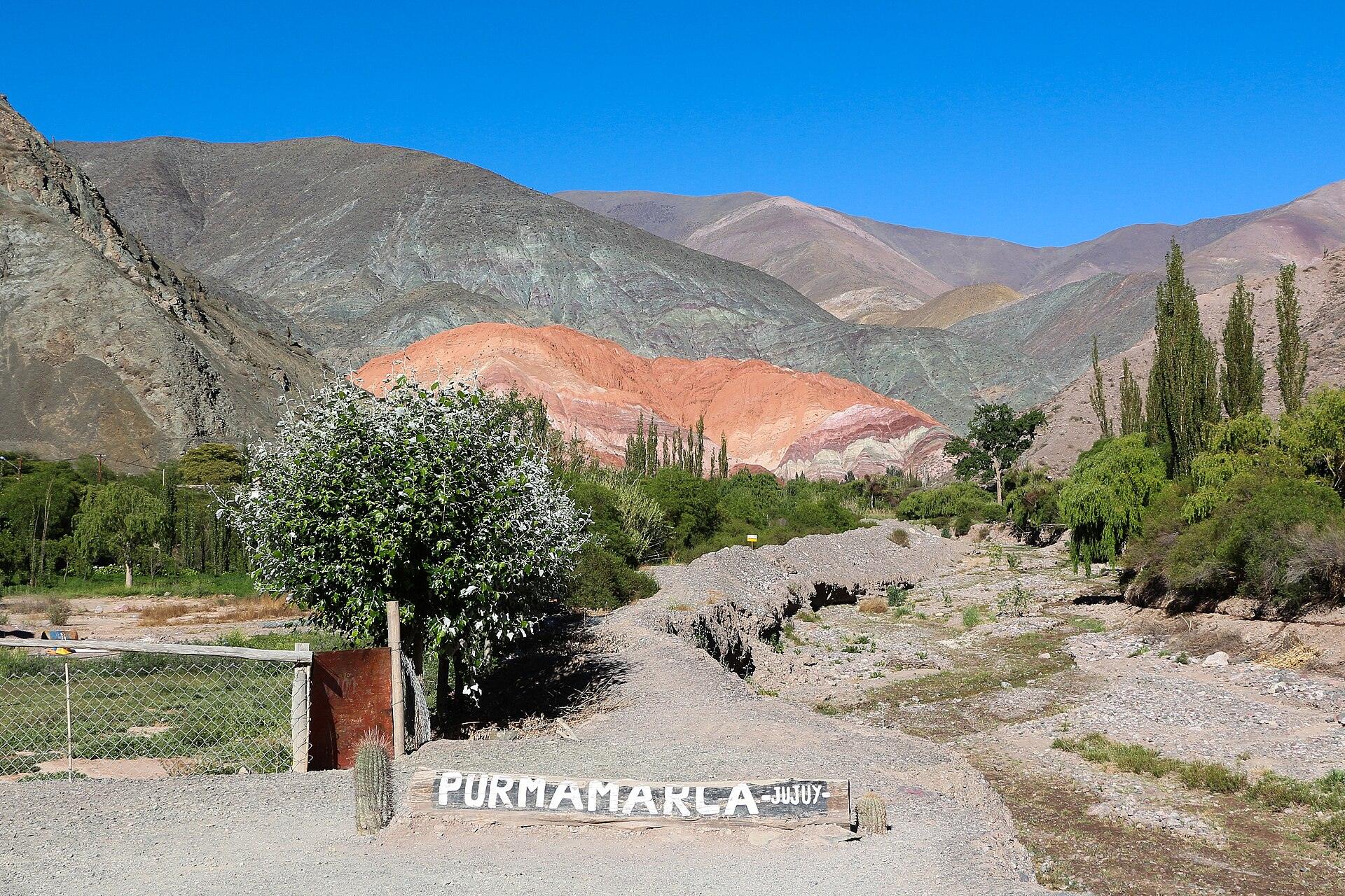 Quebrada de Humahuaca con Hornocal desde Jujuy: Cerro de los Siete Colores en Purmamarca