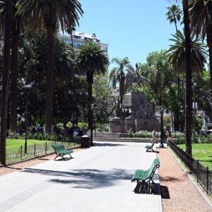 Walking Salta: Plaza 9 de Julio en el centro histórico de Salta